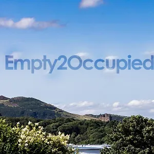  Holiday home 3 Bed House W/drive & Garden V/fast Wifi Near Bioquarter