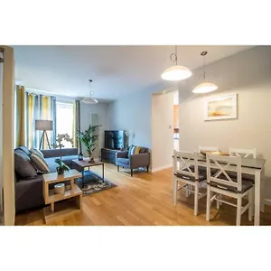  Apartment And Stylish One Bedroom